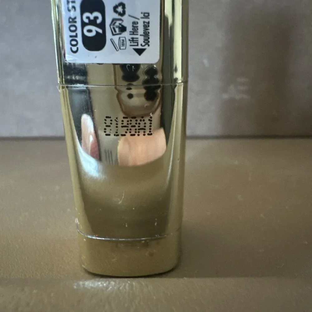 Milani Color Statement Lipstick 93 Red After Dark, brown 90s grunge